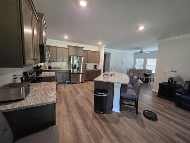 Building Photo - 352 Castlepath Dr SW