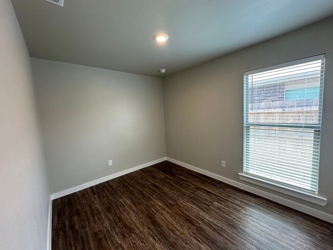 Building Photo - 3402 Tiffin Ave
