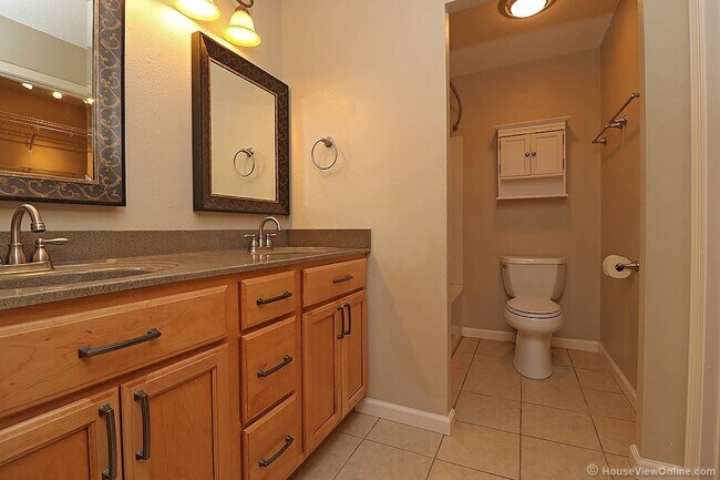 Building Photo - 2031 Allen Dr