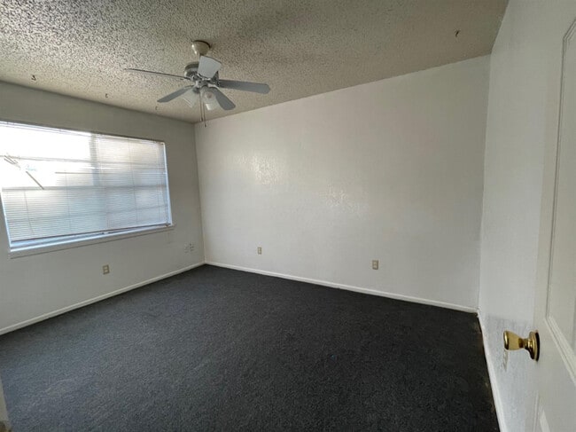 Building Photo - 610 N Elkhart Ave