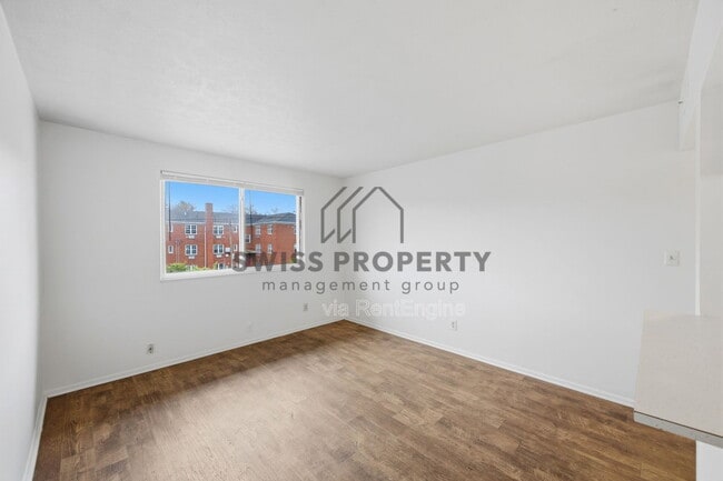 Building Photo - 544 Riverview Dr