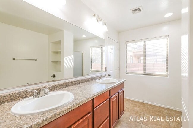 Building Photo - 4133 E Shadow Branch Dr