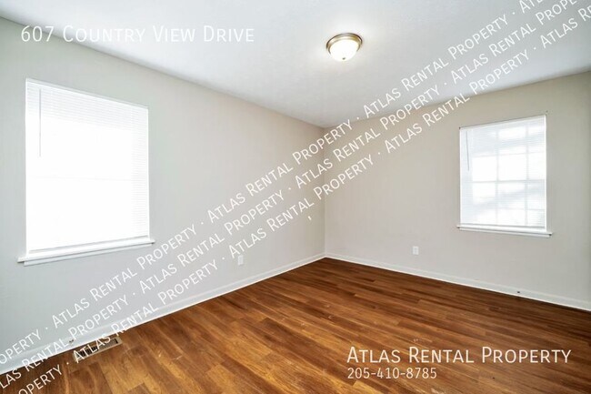 Building Photo - 607 Country View Dr NE