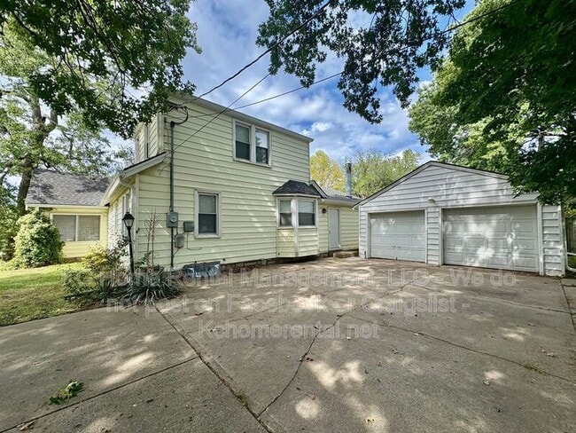 Building Photo - 7839 Robinson St