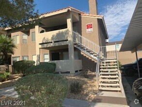 Building Photo - Stylish Updated Condo with Pool Access!