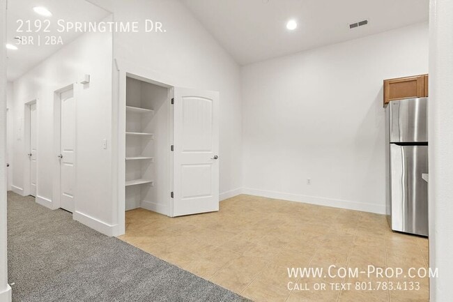 Building Photo - 2192 Springtime Dr