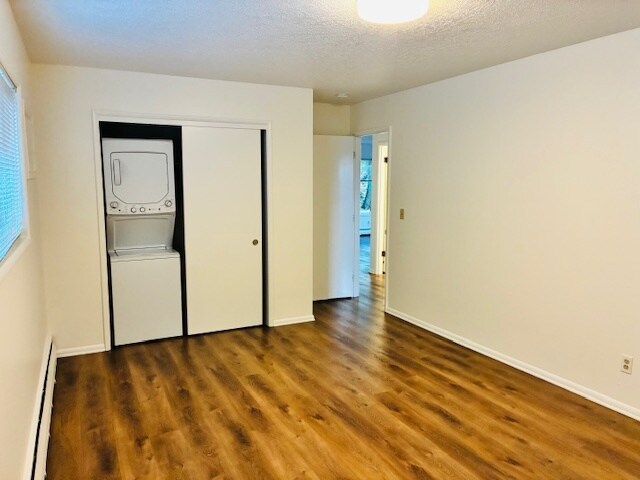 BEDROOM 1 W/ LAUNDRY - 3334 SE 9th Ave