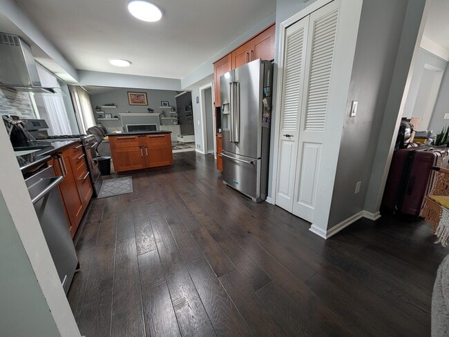 Building Photo - 7074 Foxridge Dr