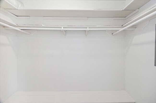 Building Photo - 1833 Saxony Ln