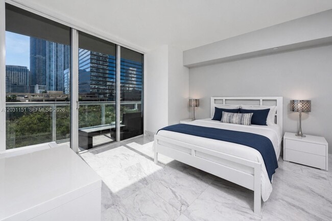 Building Photo - 495 Brickell Ave