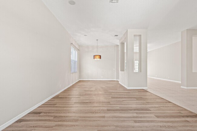 Building Photo - 1366 Crossbill Ct