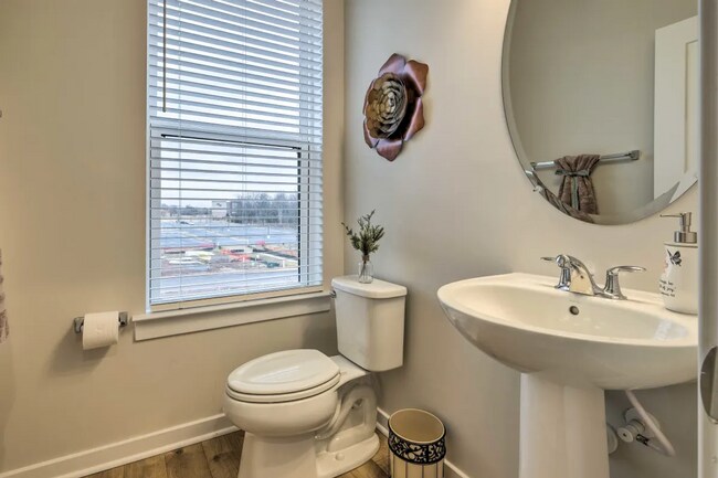Building Photo - Luxury 3BR/2.5BA Condo w/ Balcony and Rooftop Terrace & Garage – Walk to One Loudoun