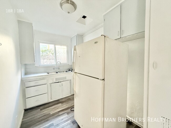 Building Photo - 1520 Meadowbrook Ave