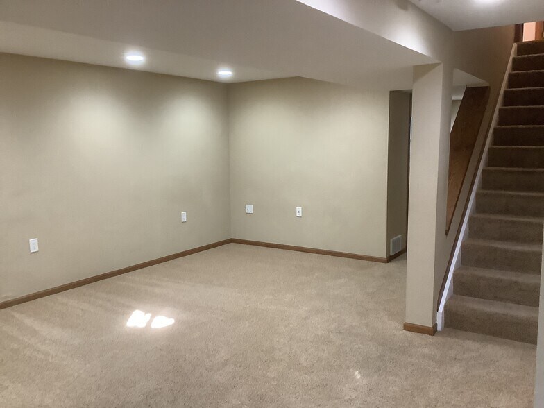 Building Photo - 1057 Kennedy Dr