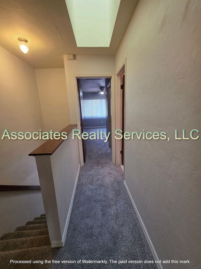 Building Photo - 2 bed/1.5 baths in Shell Rock Villas- 2 We...