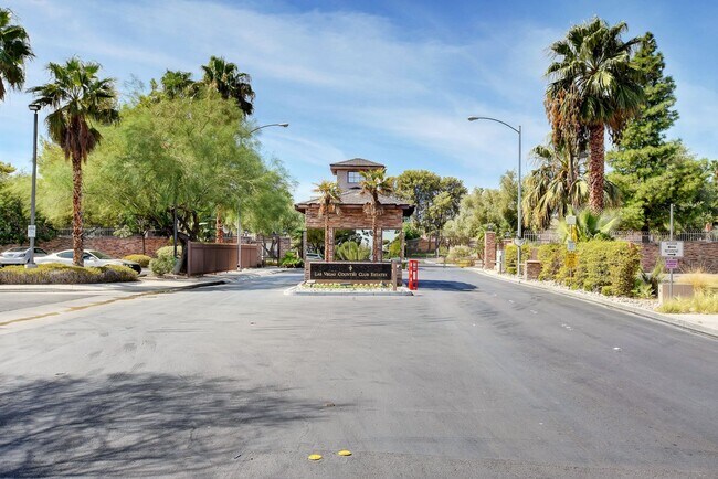 Building Photo - Beautiful 2 Bedroom Townhome in Guard-Gated Community – Prime Location!