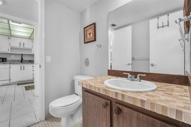 Building Photo - 1400 St Charles Pl