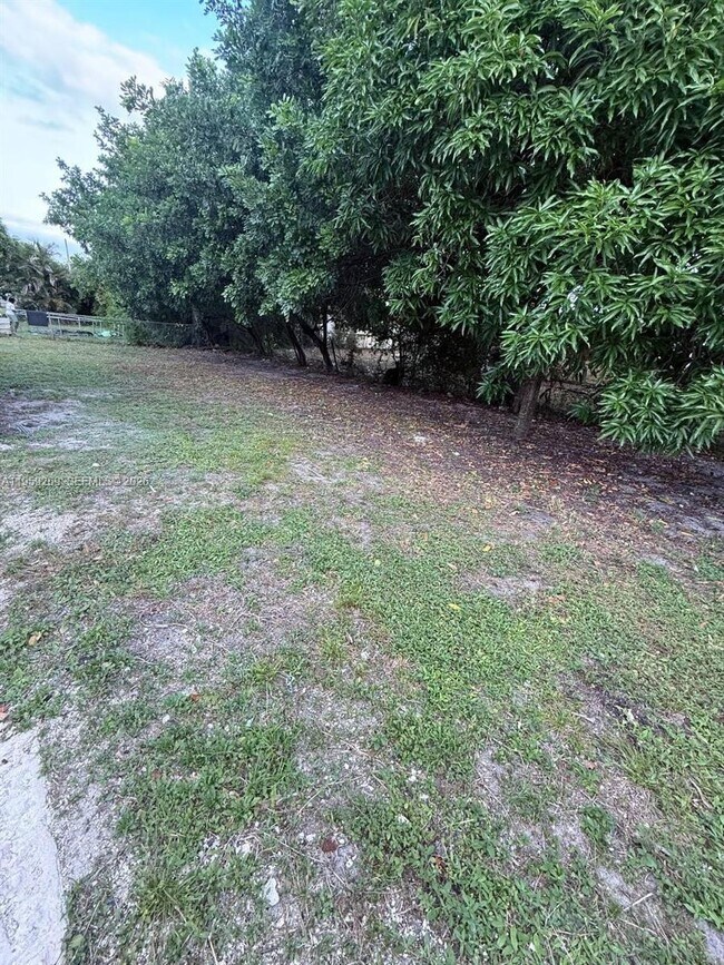 Building Photo - 3510 SW 36th Ct