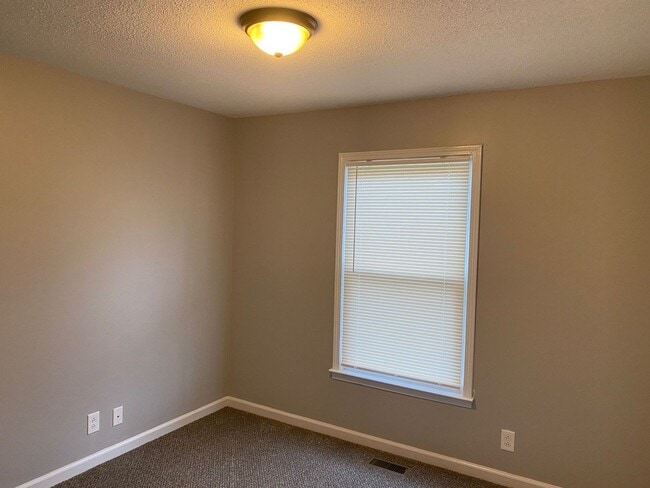 Building Photo - Newly Remodeled! 3Bdr/2Ba Home