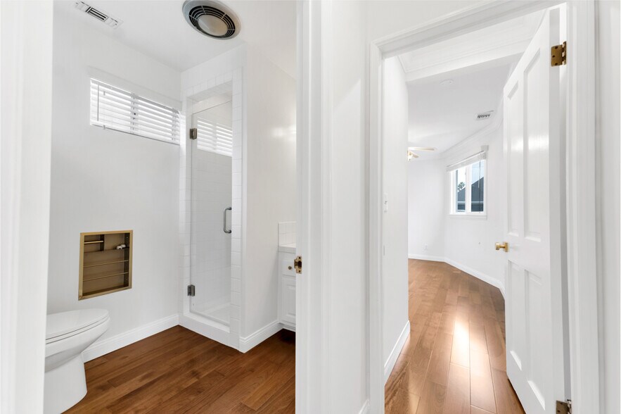 Building Photo - 4722 Forman Ave