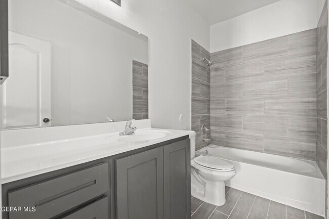 Building Photo - 1041 Summer Lake St