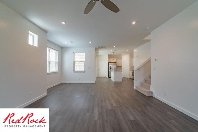 Building Photo - BEAUTIFUL HOME in Desert Color!