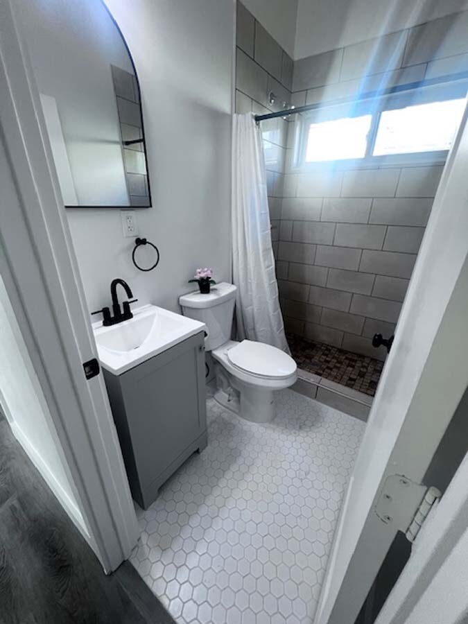 Building Photo - 724 37th St