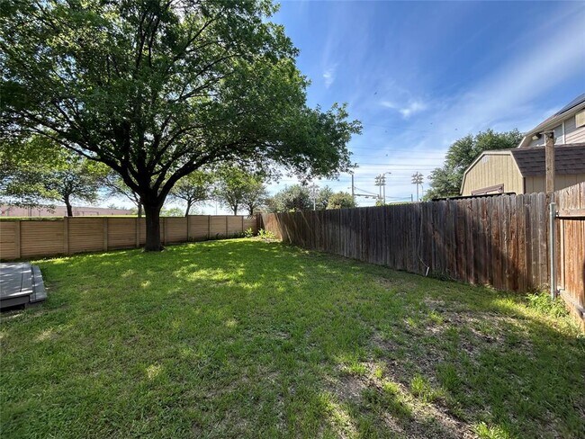 Building Photo - 1745 Dapplegrey Ln