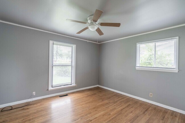 Building Photo - 3 bed/1 bath!