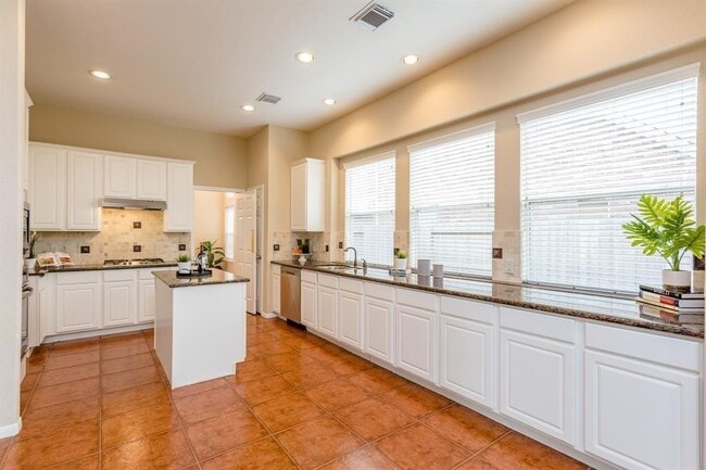 Building Photo - 3926 Palace Springs