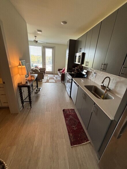Building Photo - 51 Lucile St