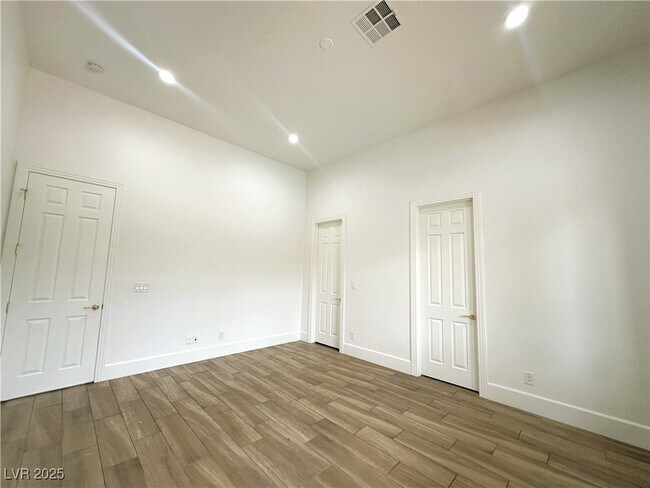 Building Photo - 2025 Grouse St