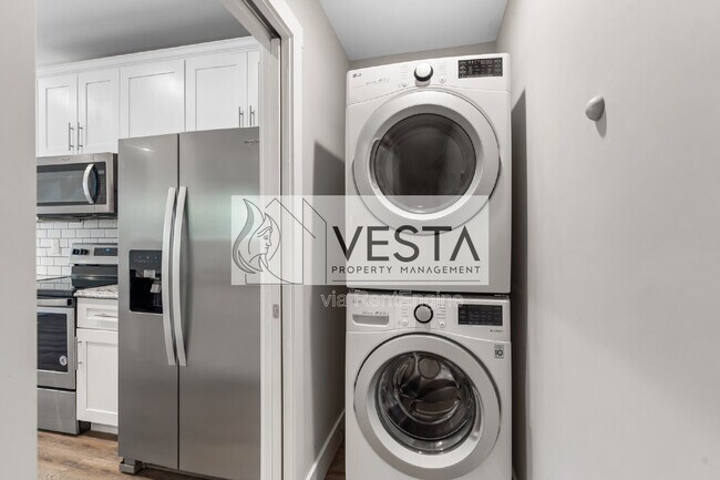 Building Photo - 12 Riddle Rd