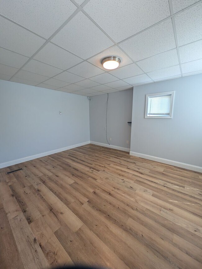 Building Photo - First Floor 1 Bedroom