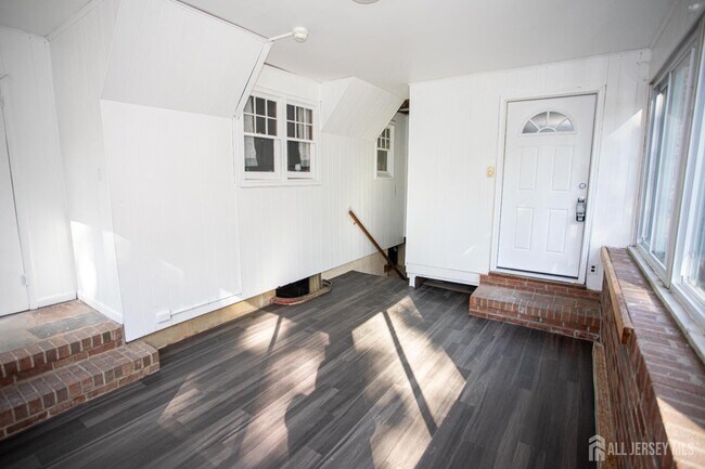 Building Photo - 32 Heston Ave