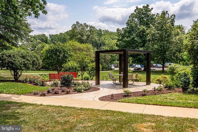 Building Photo - 6621 Wakefield Dr