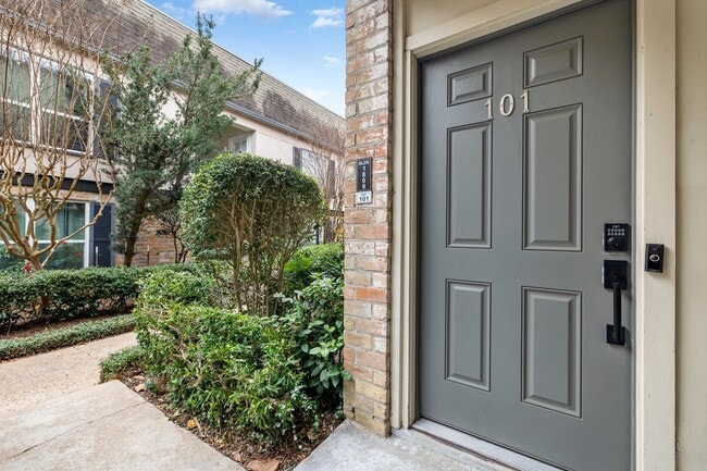 Building Photo - 1809 Stoney Brook Dr