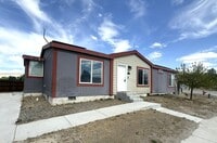 Building Photo - 1581 Daisy Dr