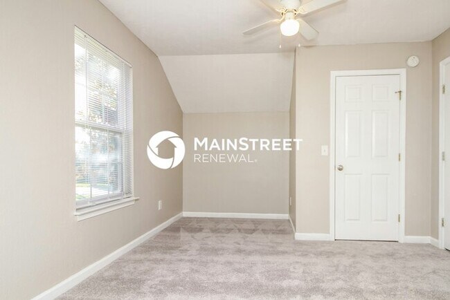 Building Photo - 3 Bedroom Pet-Friendly Home in La Vergne, TN with Main Street Renewal