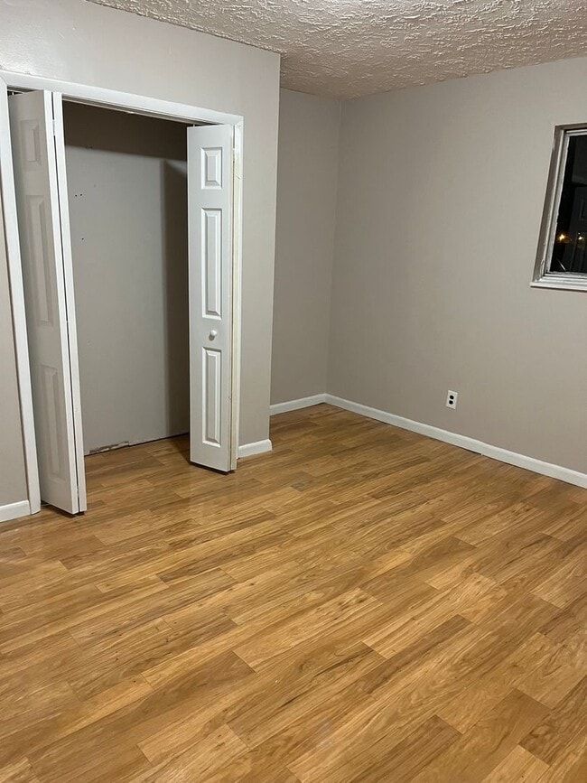 Building Photo - 3 Bedroom Home in St. Albans