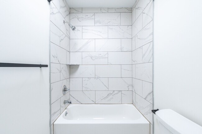 Building Photo - 2112 Sigel St