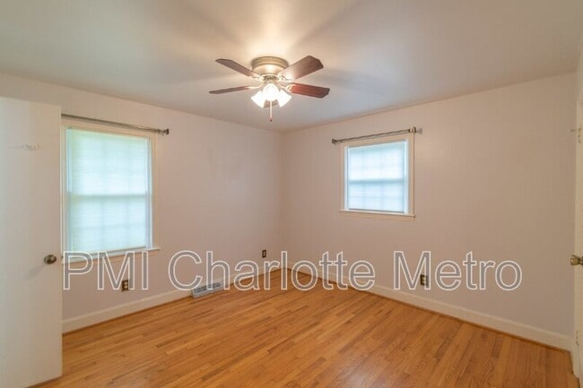 Building Photo - 1301 Pierson Dr