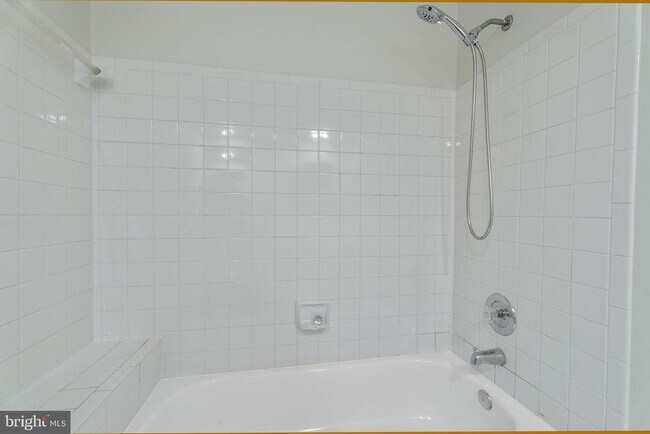 Building Photo - 3321 Sir Thomas Dr