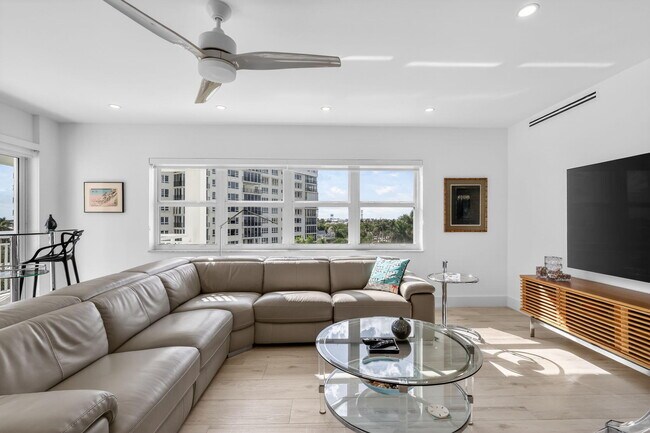 Building Photo - 1000 Lowry St