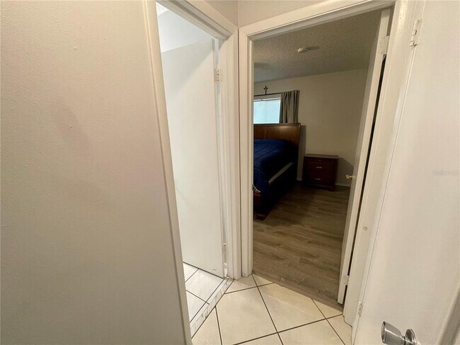 Building Photo - 2101 Utica Dr