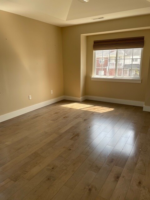 Building Photo - 5735 Acorn Ln