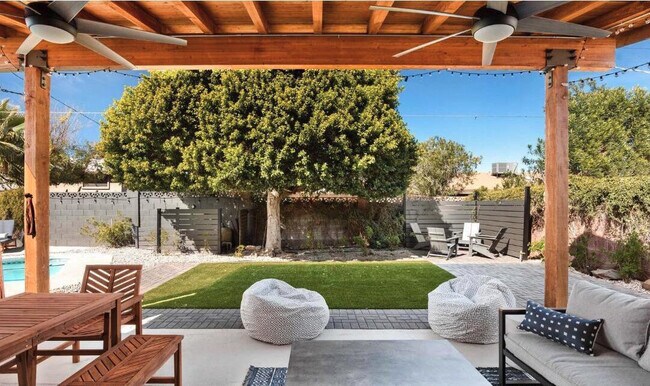 Building Photo - 8620 E San Miguel Ave