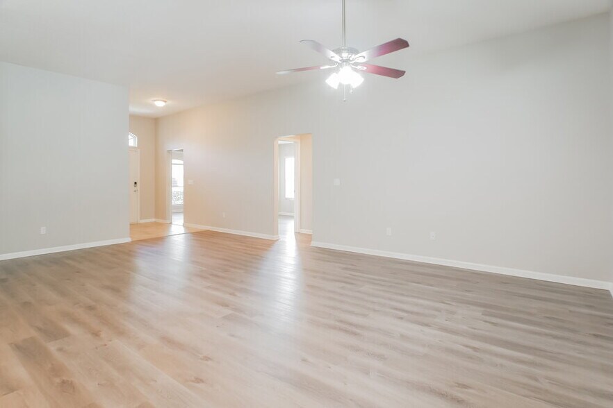 Building Photo - 165 River Dee Dr