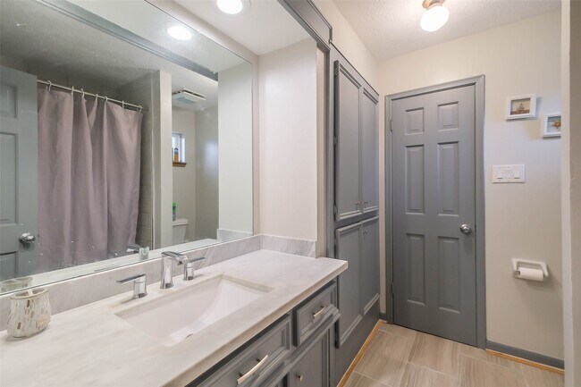 Building Photo - 6906 Pebble Beach Dr