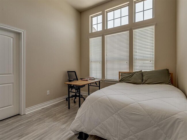 Building Photo - 2500 Cordgrass Ln